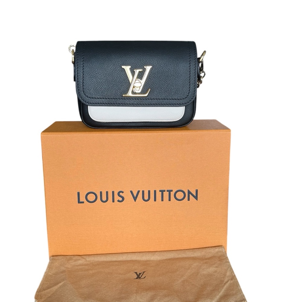 SOLD‼️ Authentic Louis Vuitton Lockme Tender